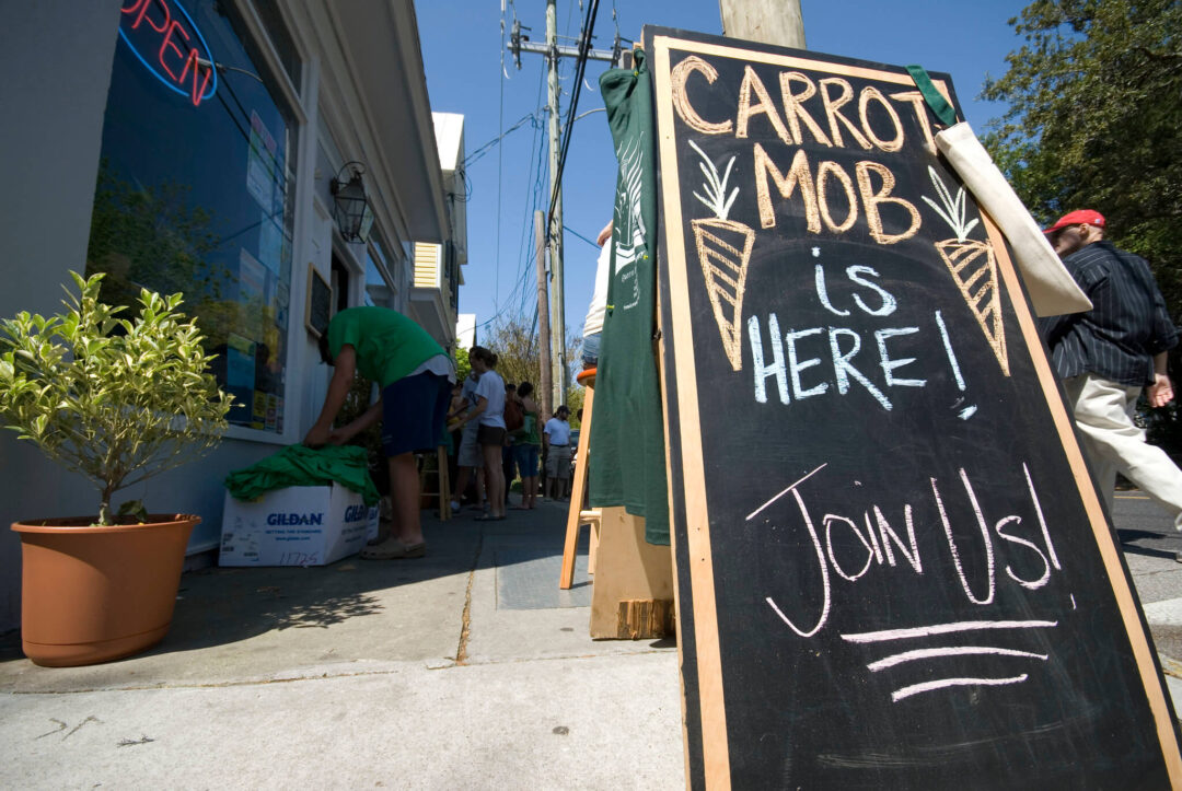 Beim Carrot Mob wird konsumiert, um die Einnahmen in nachhaltige Projekte zu investieren