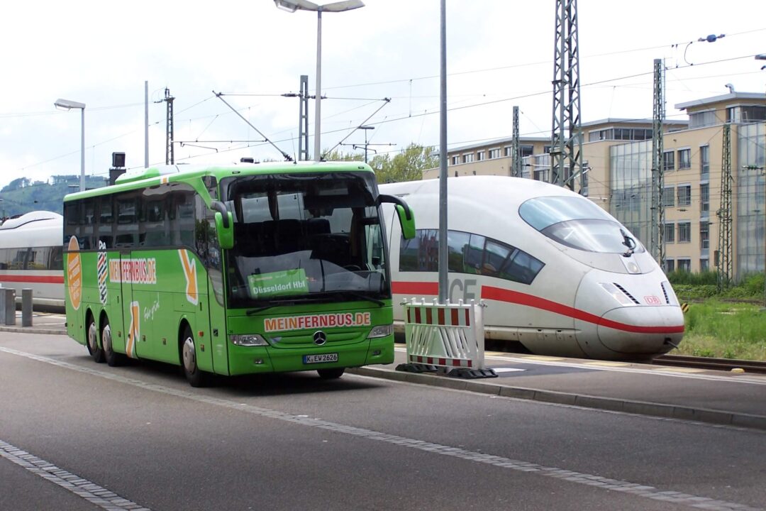 Fernbusse in Konkurrenz zu den Fernzügen der Deutschen Bahn