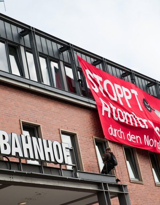 Protest gegen Atomtransporte am Kieler Hauptbahnhof