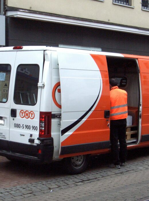 Bei Paketdiensten gelten oft schlechte Arbeitsbedingungen: Zeitdruck, geringe Löhne, körperliche Belastung