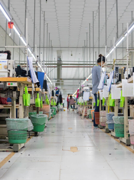 Näher:innen produzieren Bekleidung für Hungerlöhne in Billiglohnländern